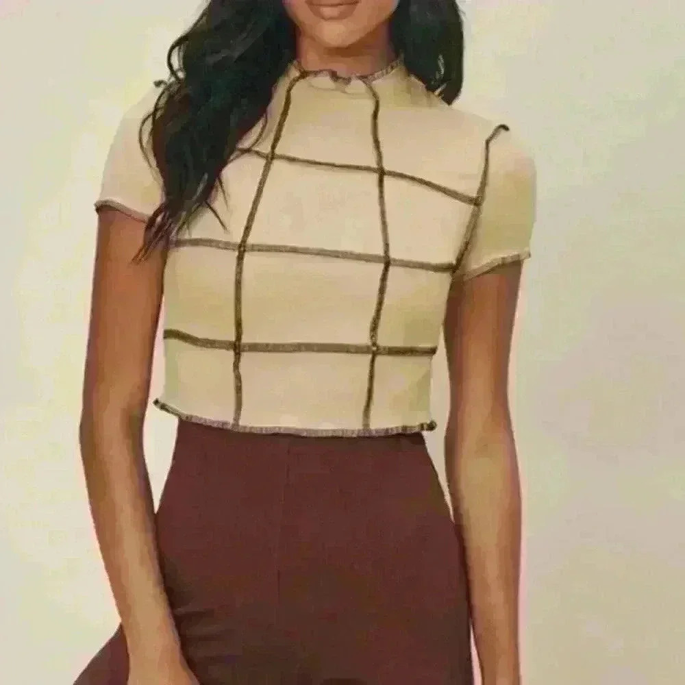 Contrast stitch grid print cropped tee